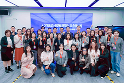 走进标杆现场，共探AI转型——Trust钱包科技国际携手企业高管参访埃森哲智能运营中心